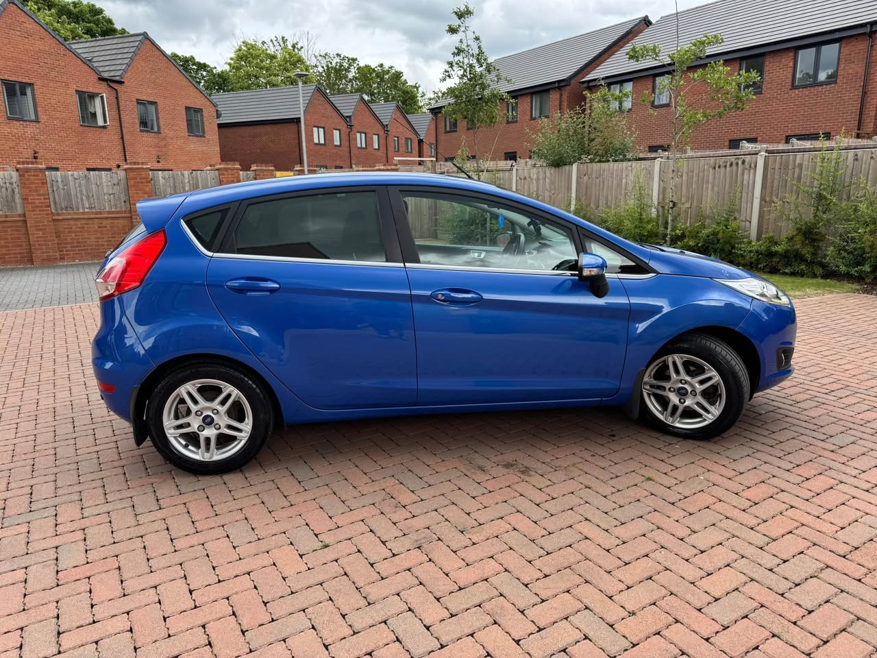 classifieds/cars ford