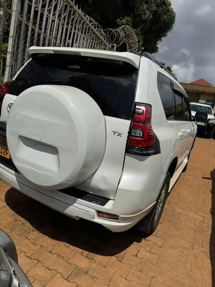 A picture of 2014 Land cruiser TX .