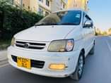 A picture of Price bei 14 3m Agent box Call TOYOTA NOAH OLD