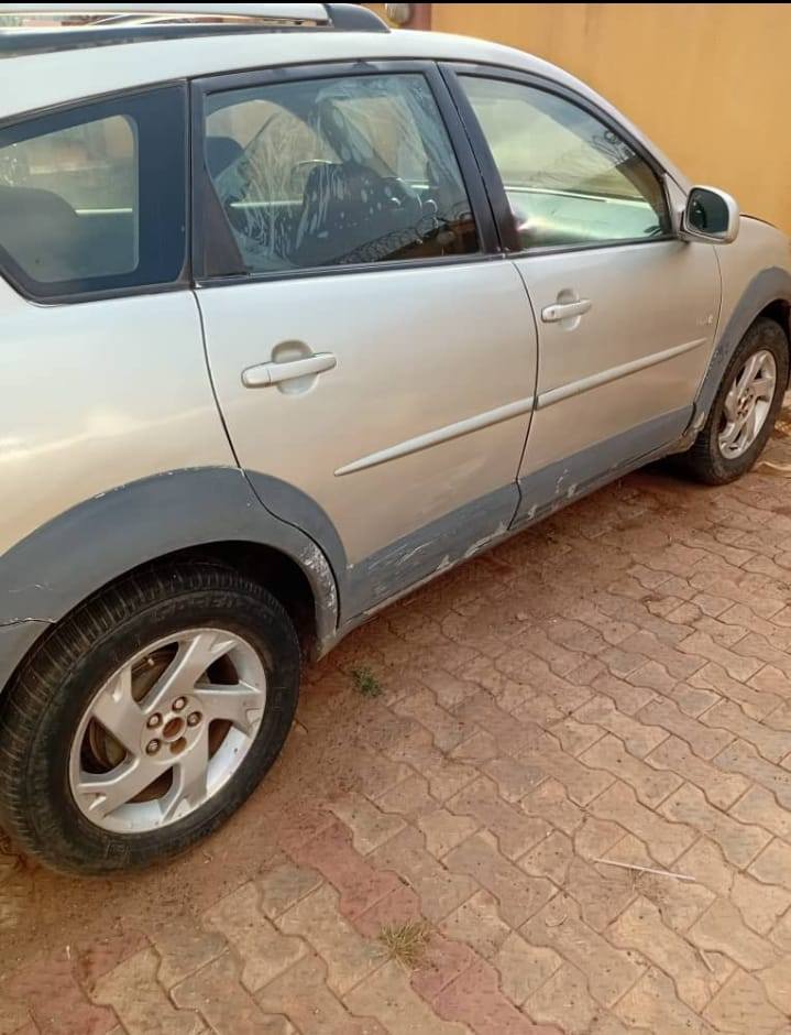 A picture of 04 Pontaic vibe Engine work perfect Gear work perfect AC