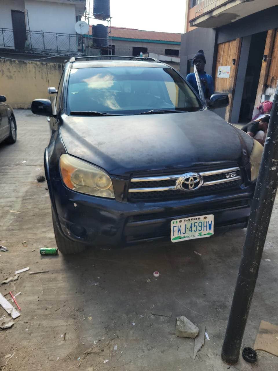 A picture of Toyota RAV4 2008 V6