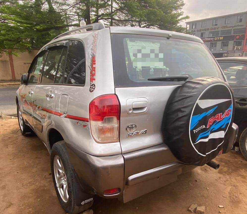 A picture of Toyota RAV4 2005