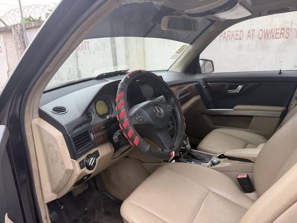 A picture of Mercedes benz glk 350