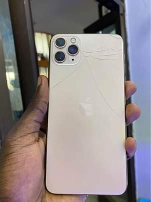 A picture of iPhone 11 Pro Max 1.25M faceid working WhatsApp or call