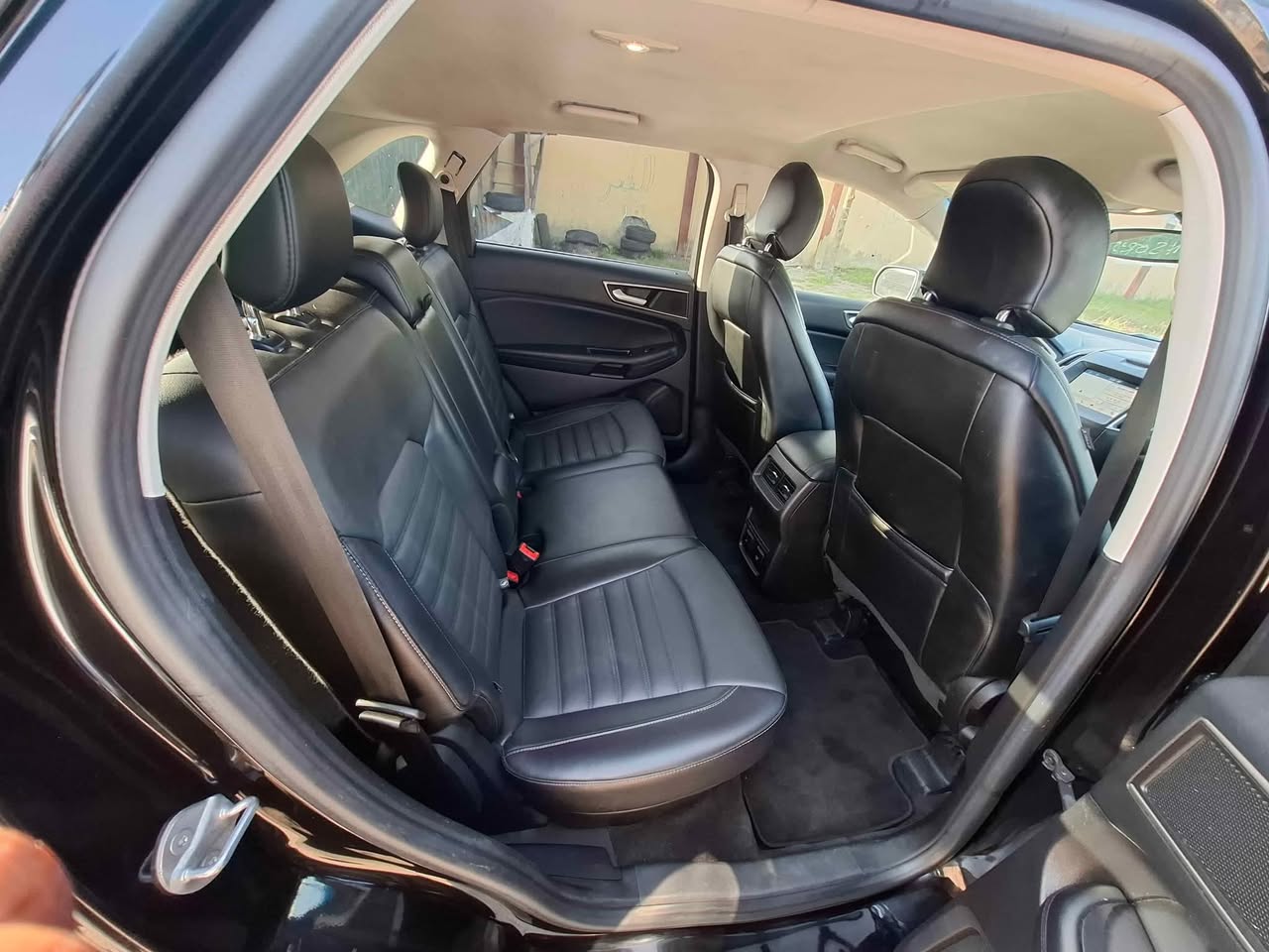 A picture of Ford Edge 2017 model
