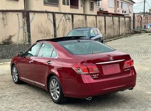 A picture of Foreign Used ES350 2012