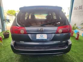 A picture of Toyota sienna