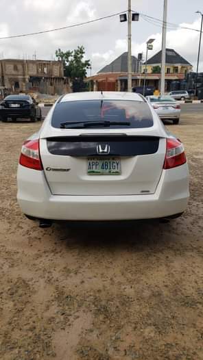A picture of 2010 Honda crosstour engine and Gear perfectly ok AC compressor