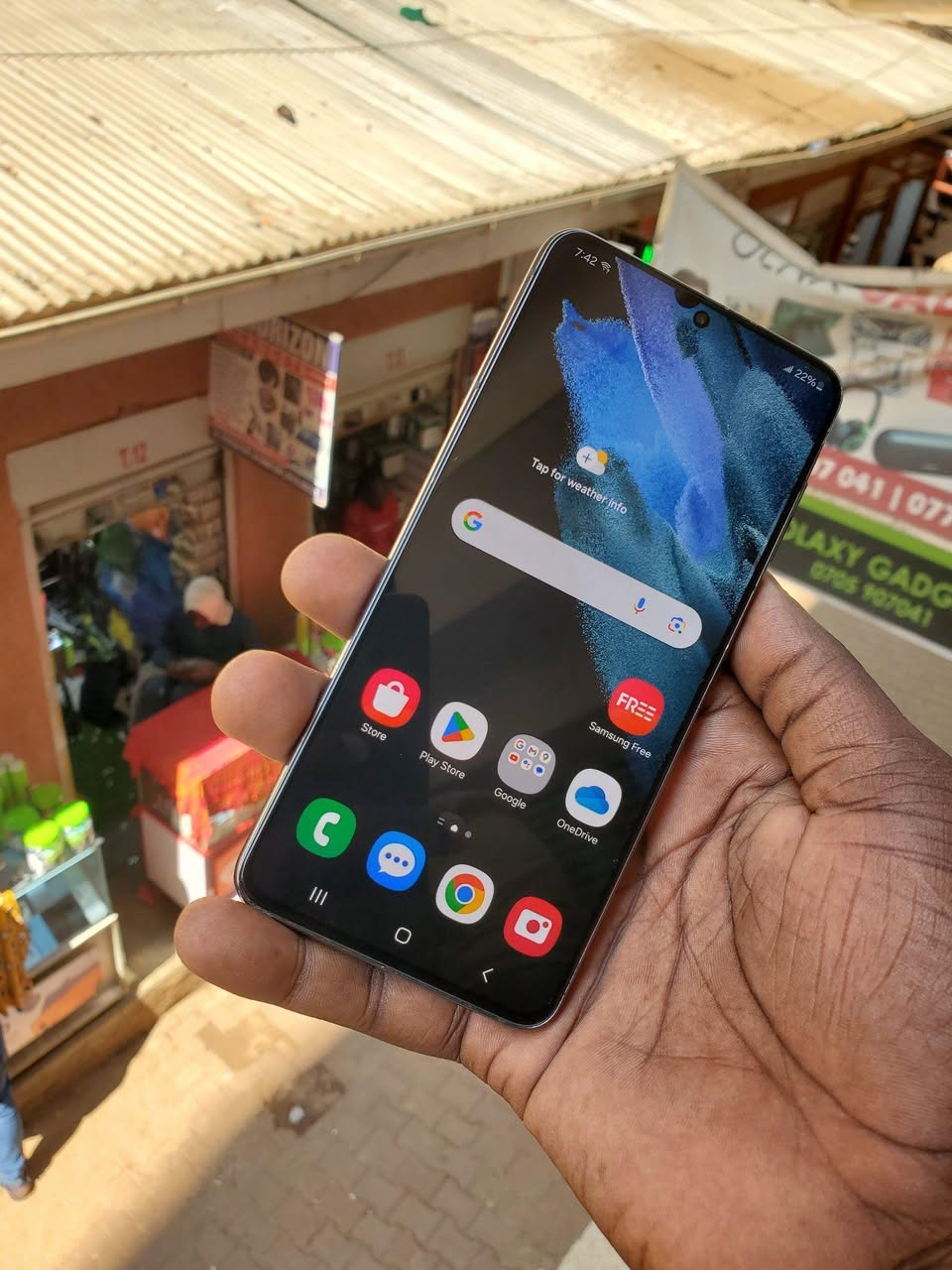 A picture of Samsung S21 5G