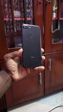 A picture of Iphone 7plus 128gb