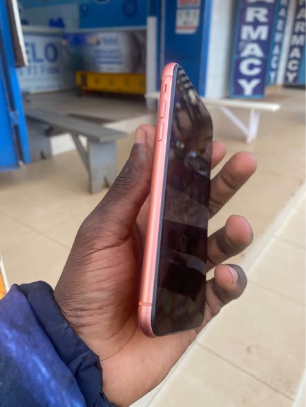 A picture of IPHONE XR