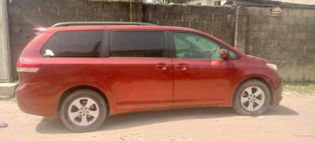 A picture of First body Toyota Sienna