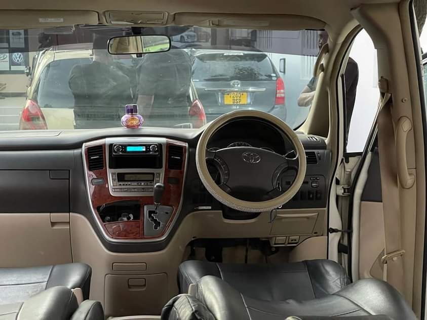A picture of TOYOTA ALPHARD