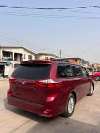 A picture of 2015 Toyota Sienna