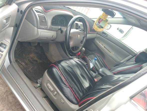 A picture of 2004 Toyota Camry