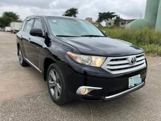 A picture of Sharp 2008 Toyota Highlander XLE upgraded to 2013