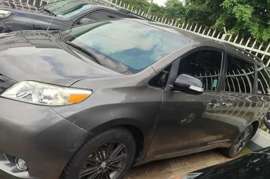 A picture of Less than a year Used 2014 Toyota Sienna Belgium Grade