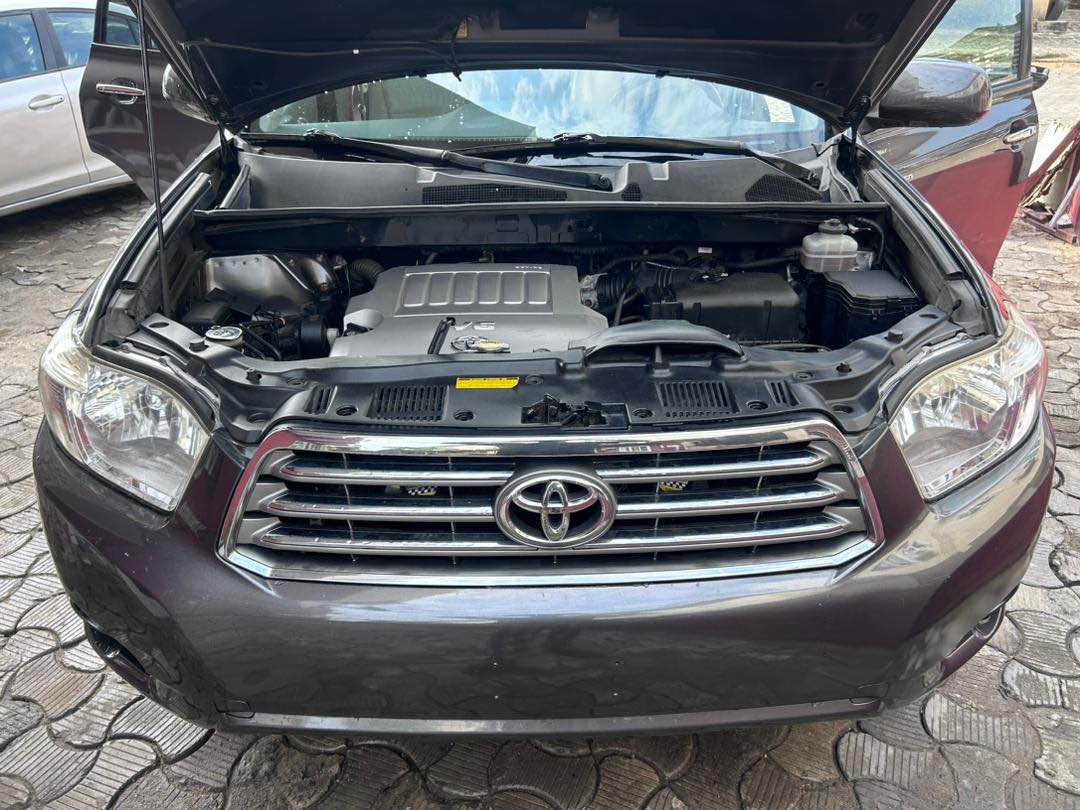 A picture of FOREIGN USED HIGHLANDER 2010