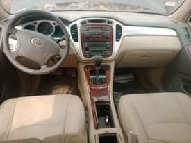 A picture of Toyota Highlander 07