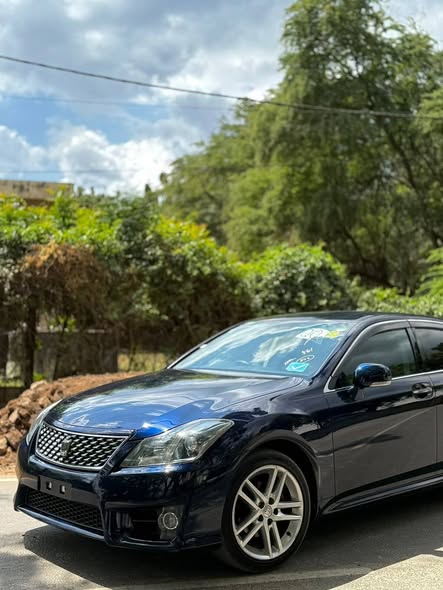 A picture of TOYOTA CROWN ATHLETE