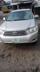 A picture of Toyota Highlander 2008 model neatly used everything is working perfectly