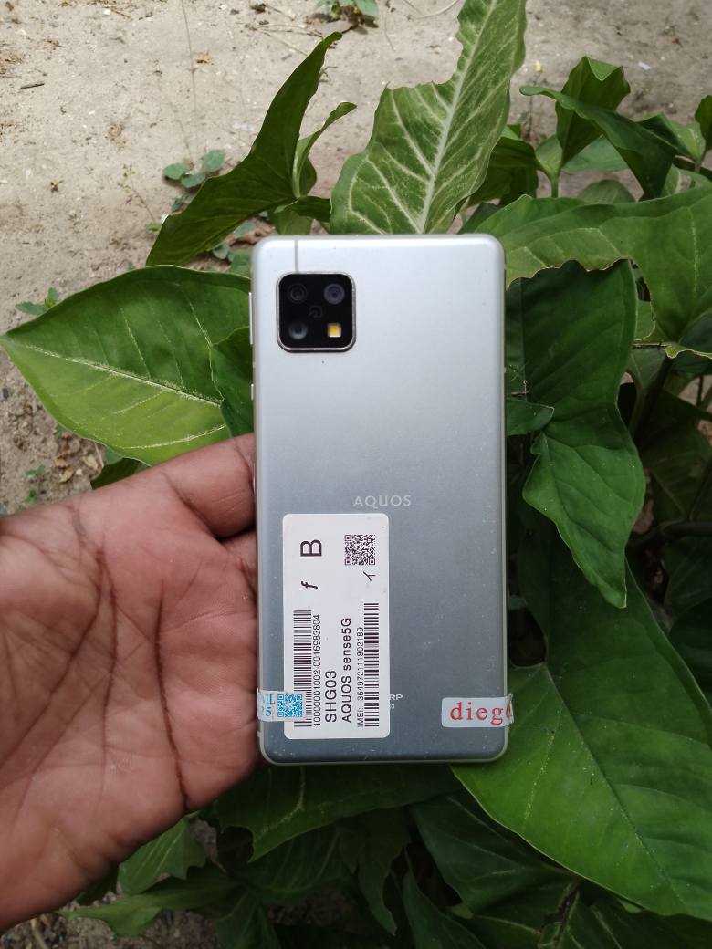 A picture of AQUOS SENSE 5G