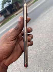 A picture of XS MAX GB 64