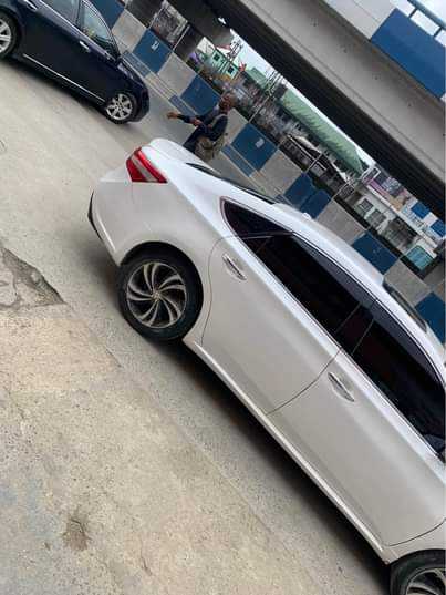 A picture of 2013 TOYOTA AVALON