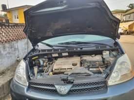 A picture of 06 sienna up for sale engine and greabox is okay