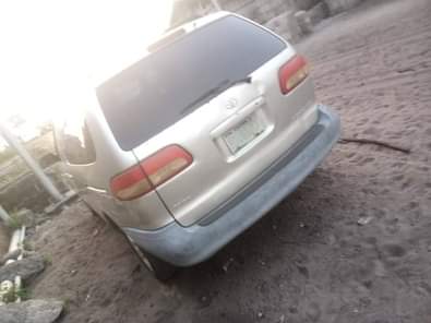 A picture of Toyota sienna baked on first body untouched engine and gear