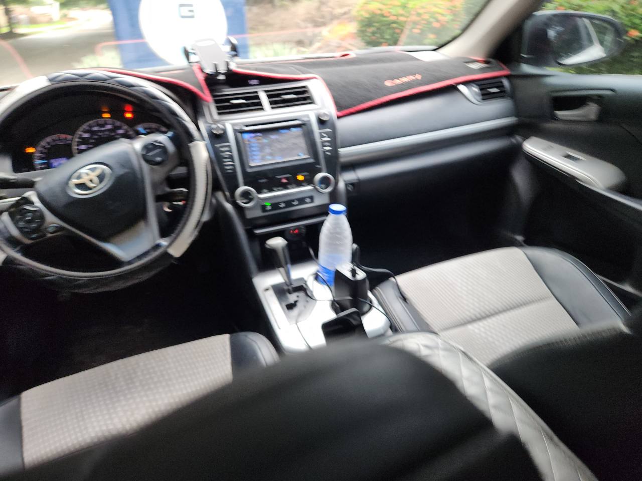 A picture of TOYOTA CAMRY SE 2013