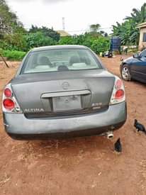 A picture of 2004 Nissan Altima Fwd