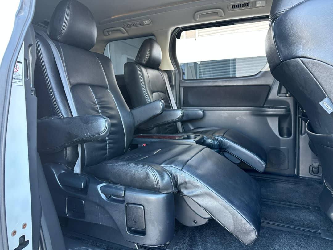 A picture of Price 28.8Mil Registration 2557 69617116 TOYOTA VELLFIRE Year 2009 Petrol