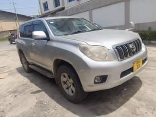 A picture of 2011 Prado landcruser Silver
