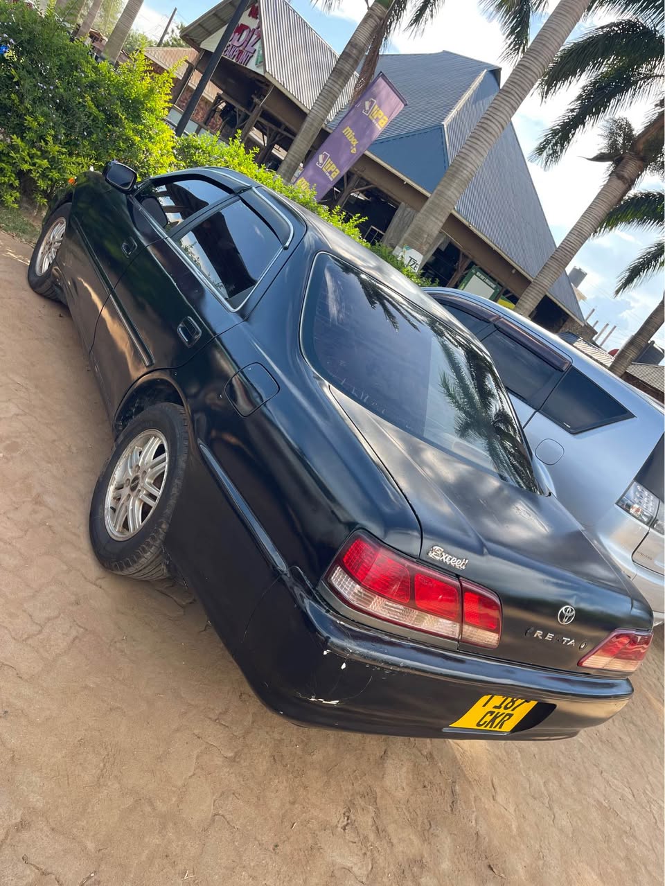 A picture of TOYOTA CRESTA