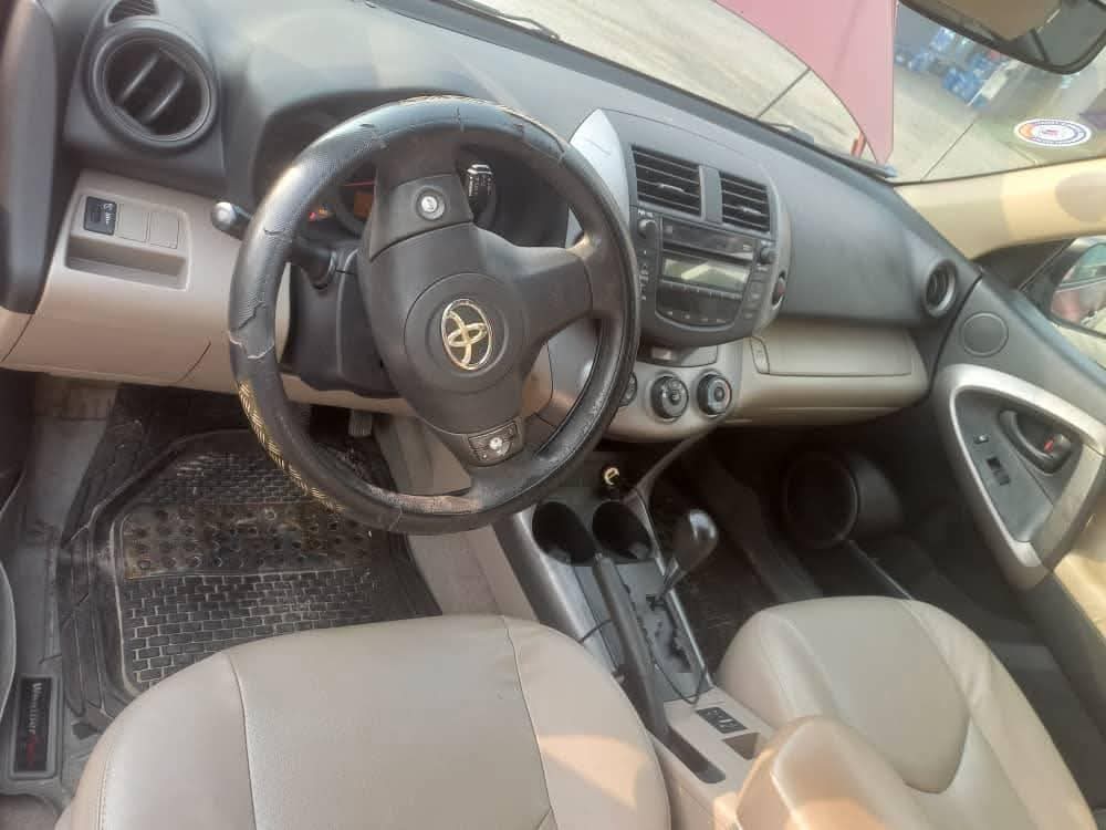A picture of Nigeria use 08 Toyota RAV4 for sale location ajah