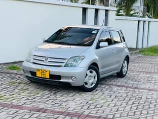 A picture of TOYOTA IST
