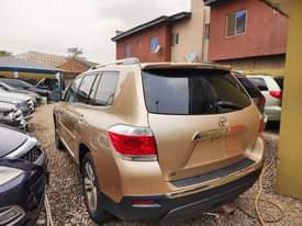 A picture of Foreign used 2012 Toyota highlander LE accident free going for