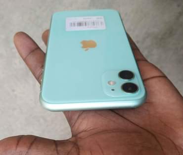 A picture of Iphone 11 128gb