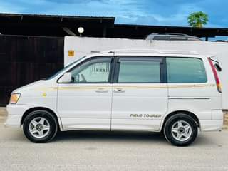 A picture of Toyota Noah sr40 gari mpya sana