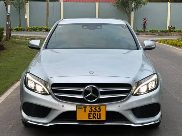 A picture of Mercedes benz C 200 Year 2015 Metalic silver Cc 1500