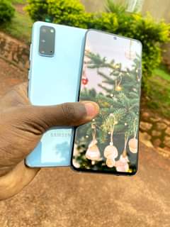 A picture of Samsung Galaxy S20PLUS