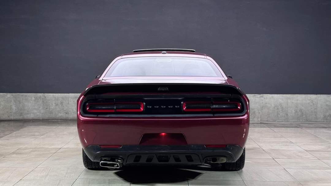 A picture of Dodge challenger 2021