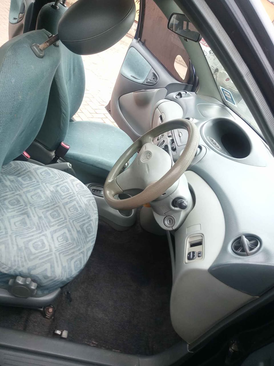 A picture of Car Toyota vitz