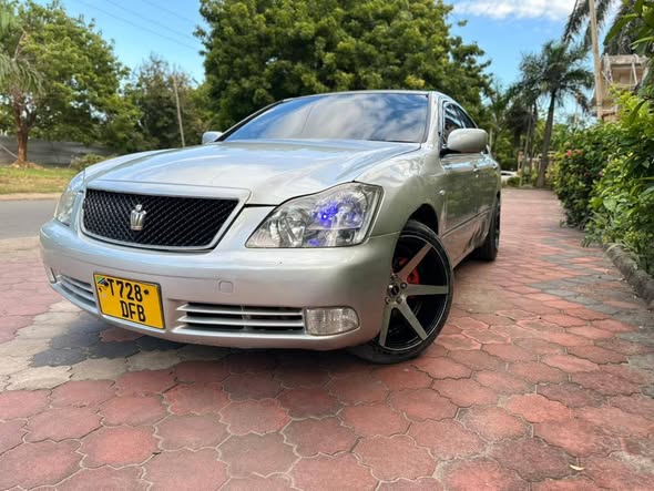 A picture of Toyota Crown Athlete DF Kali kwa Miln 10 8 tu