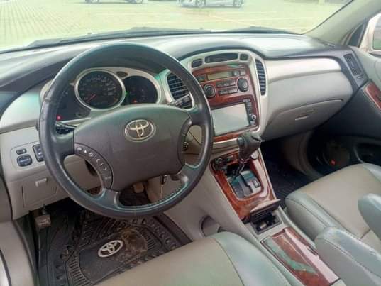 A picture of 2006 Toyota Highlander 2006 Front