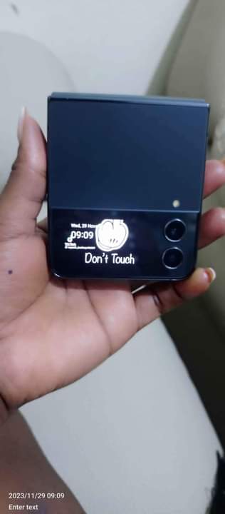 A picture of Samsung Z flip 4 Storage 256 call WhatsApp 0755148172