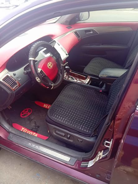 A picture of Toyota Avalon 2008