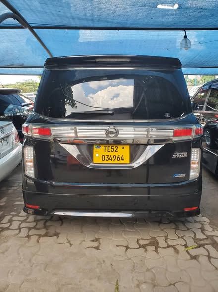 A picture of NISSAN ELGRAND