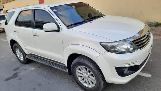 A picture of TOYOTA FORTUNER 2015